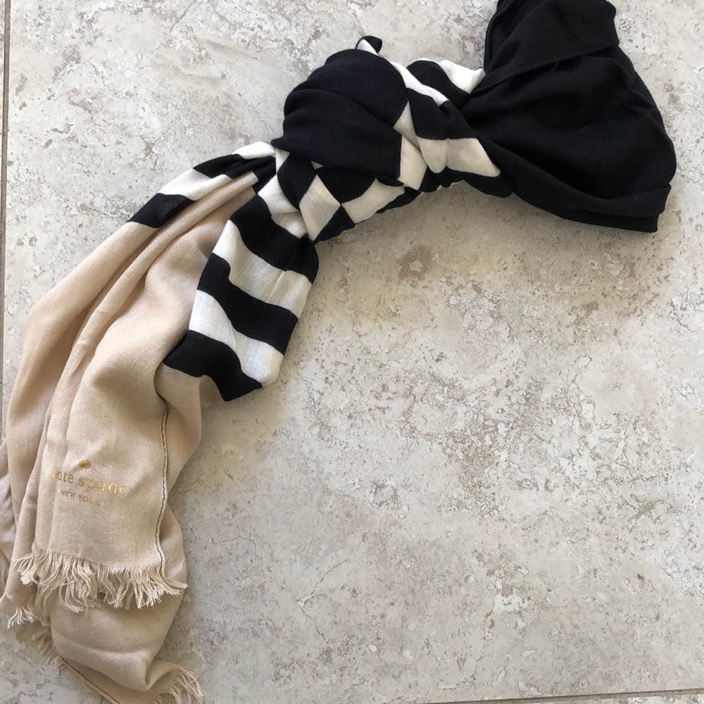 Kate Spade New York neutral scarf 🧣
